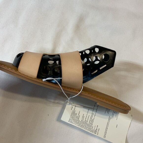 Amazon Essentials size 6.5 cream color sandal slides - Picture 4 of 6